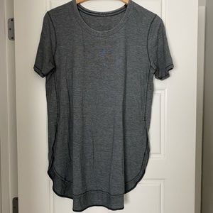 Short sleeve athletic shirt